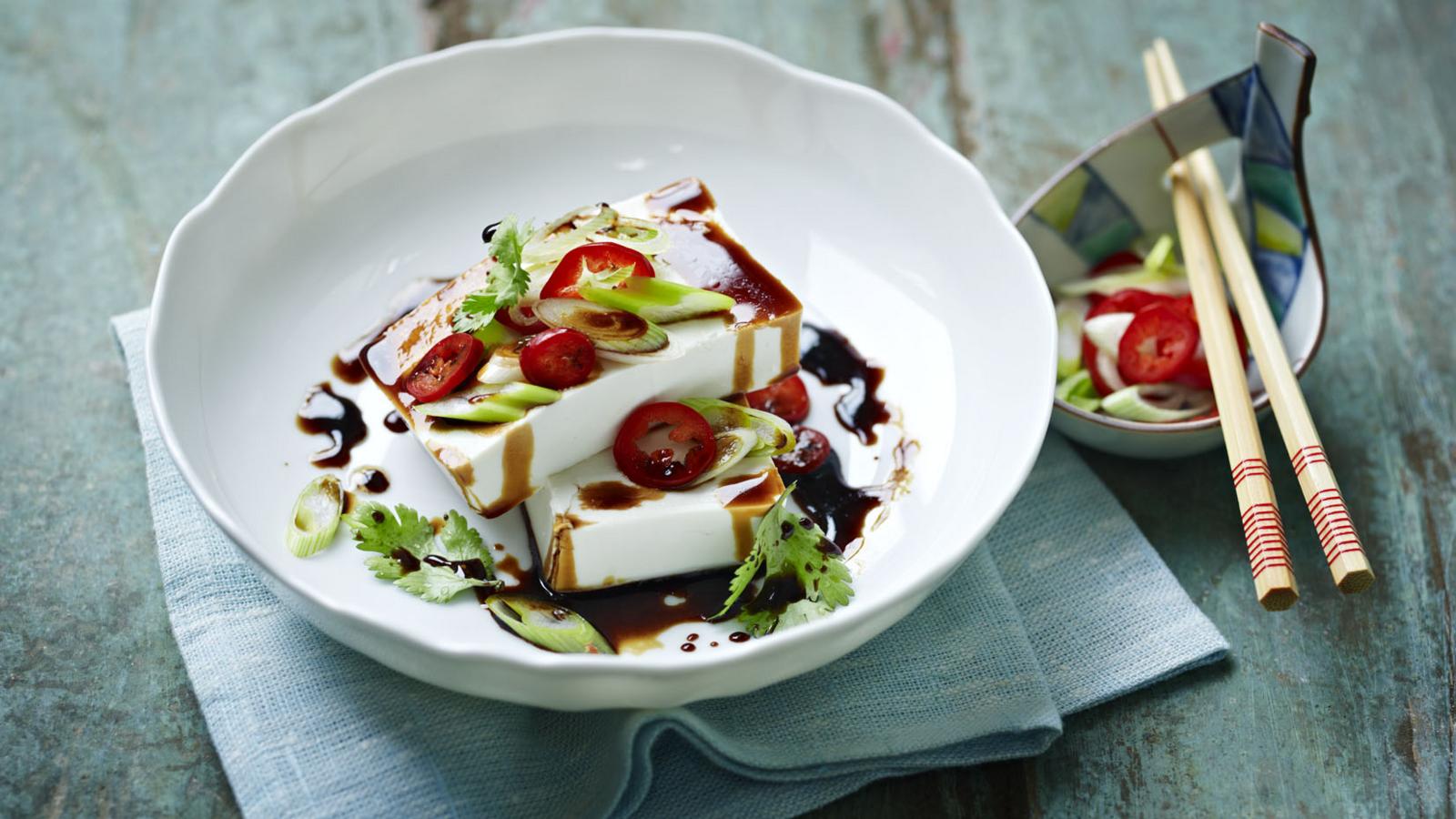 Steamed chilli soy tofu