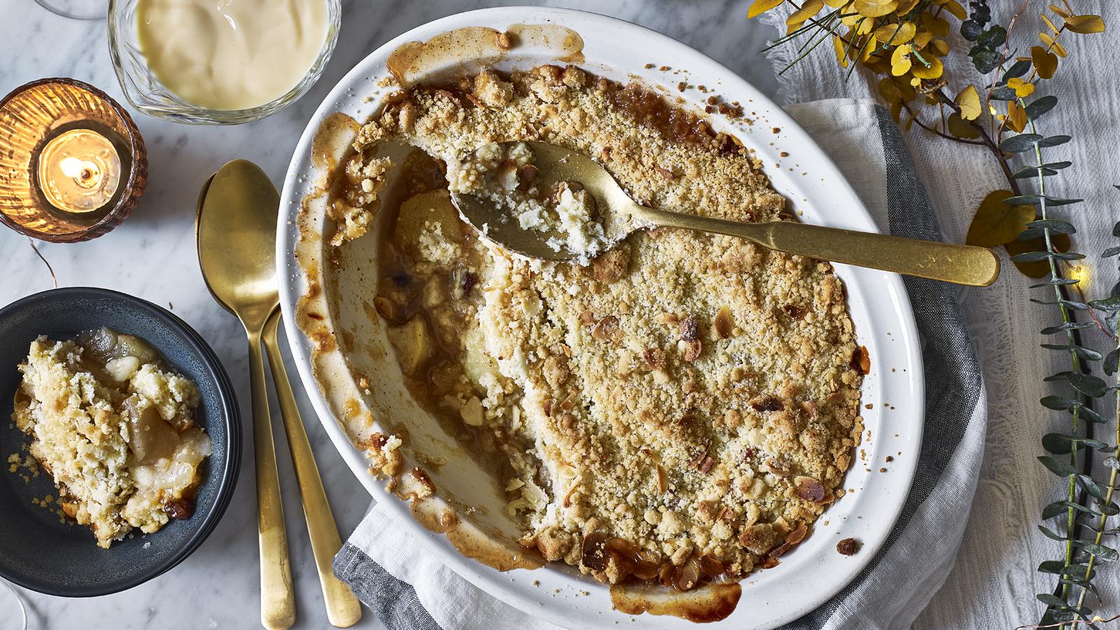 Christmas apple and mincemeat crumble