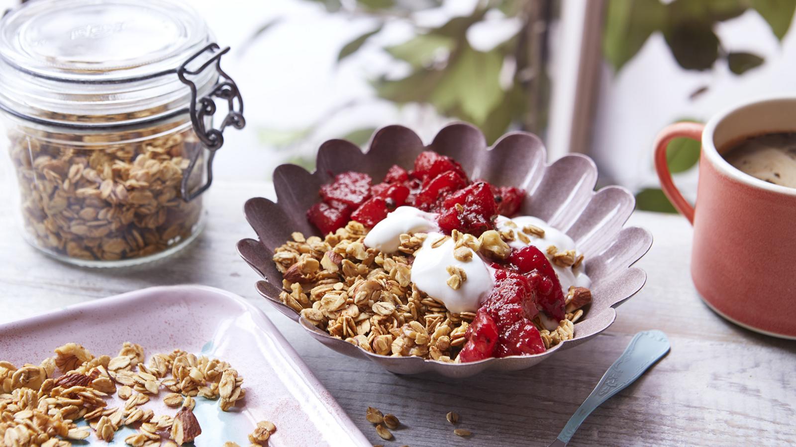 Apple and pear compôte with granola 