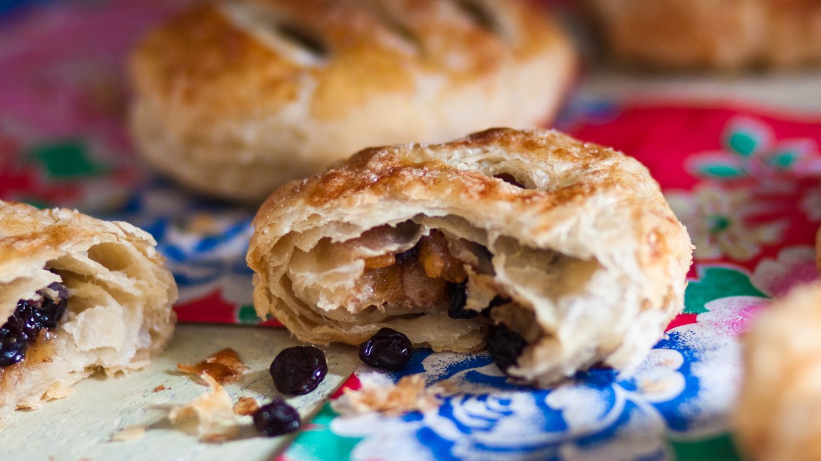 Eccles cakes recipe - BBC Food