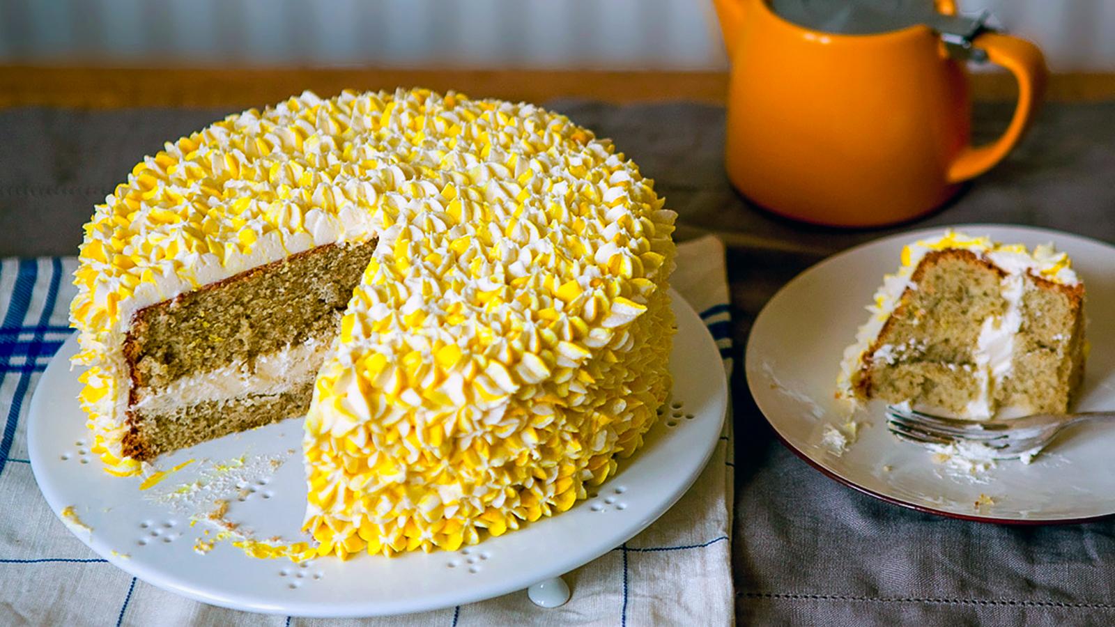 Floral tea cake