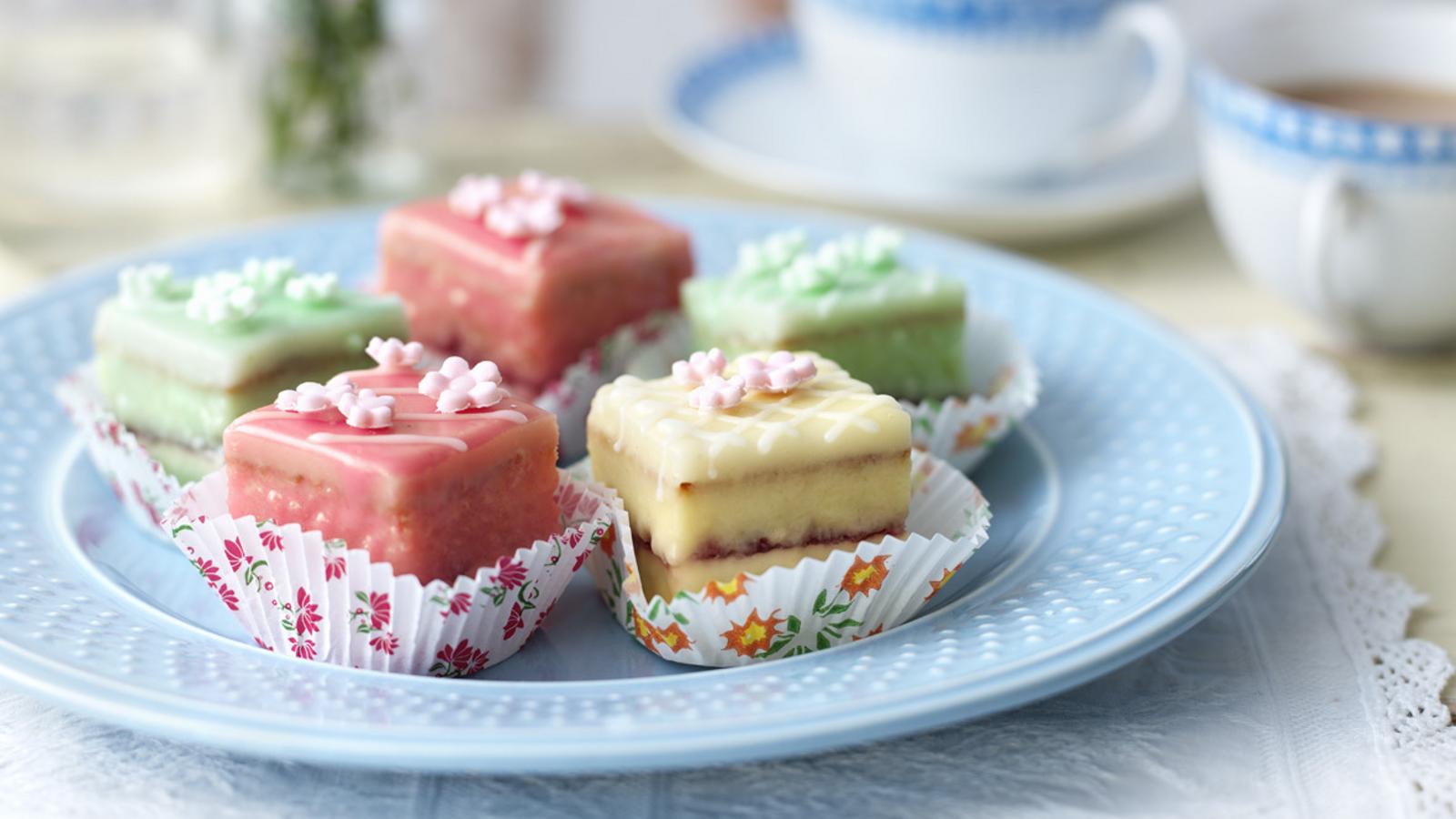 Fondant fancies