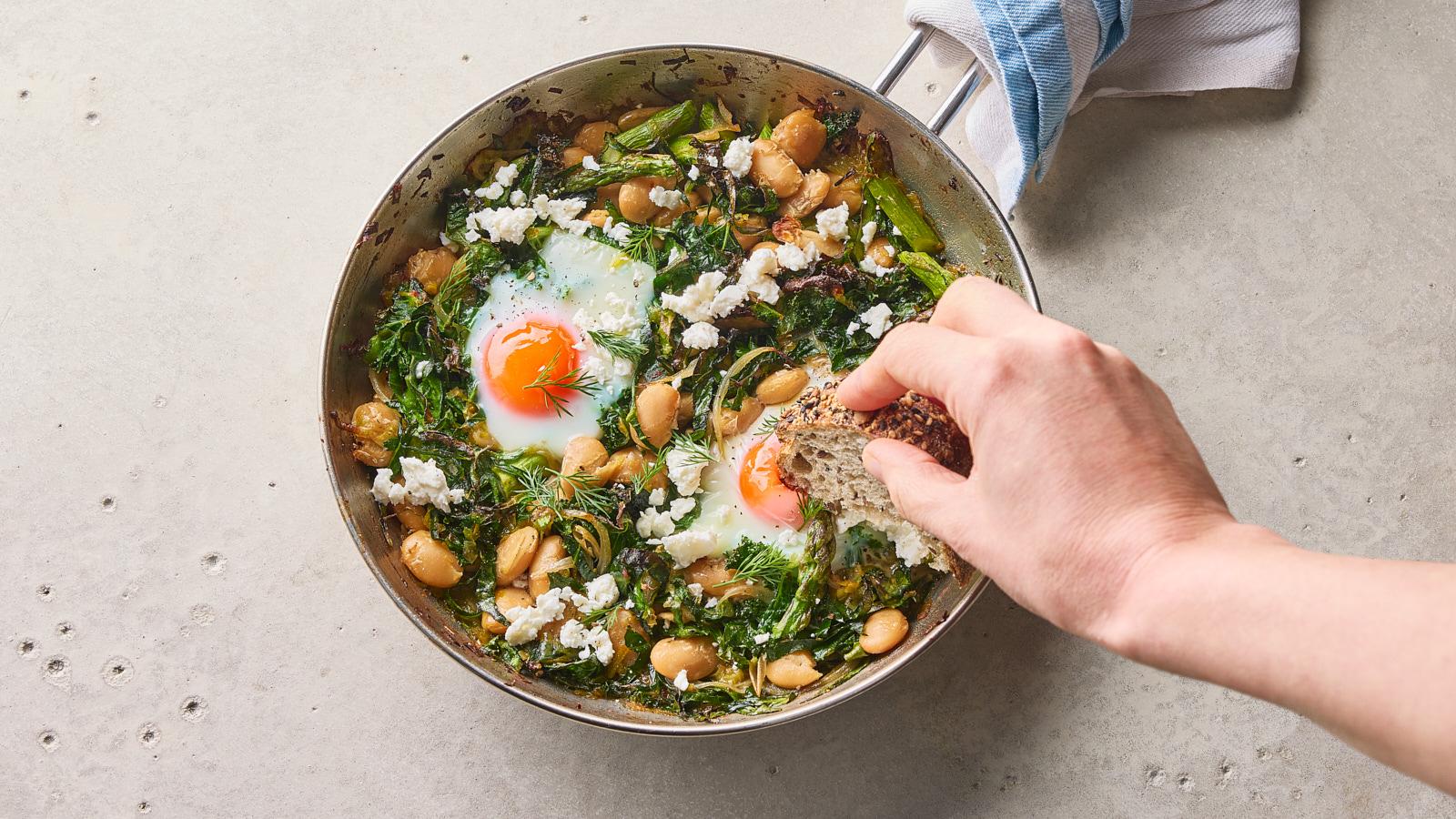 Green baked eggs with butter beans