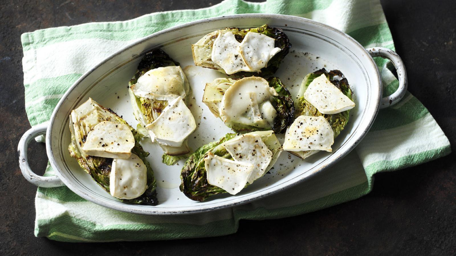 Grilled lettuce with goats' cheese