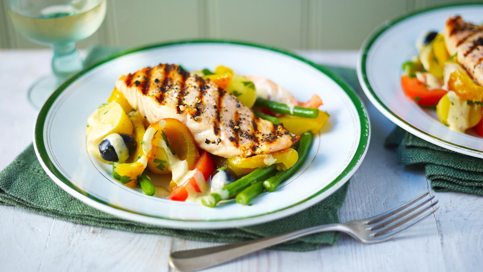 Grilled salmon Niçoise