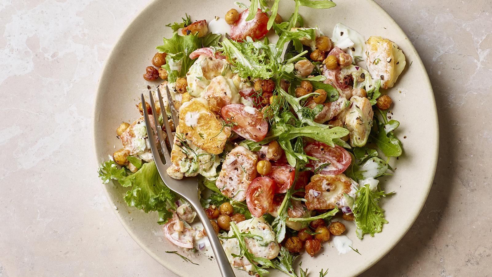 Halloumi salad in a tzatziki dressing