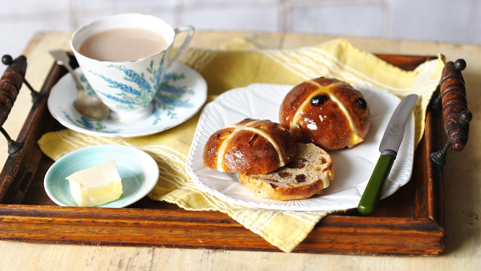 Paul Hollywood's hot cross buns