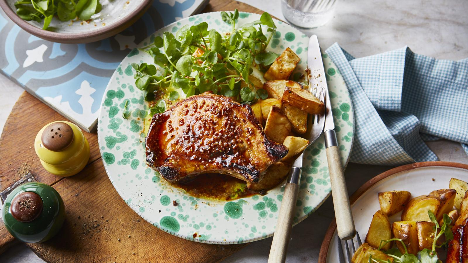 Hot honey pork chops with garlic potatoes