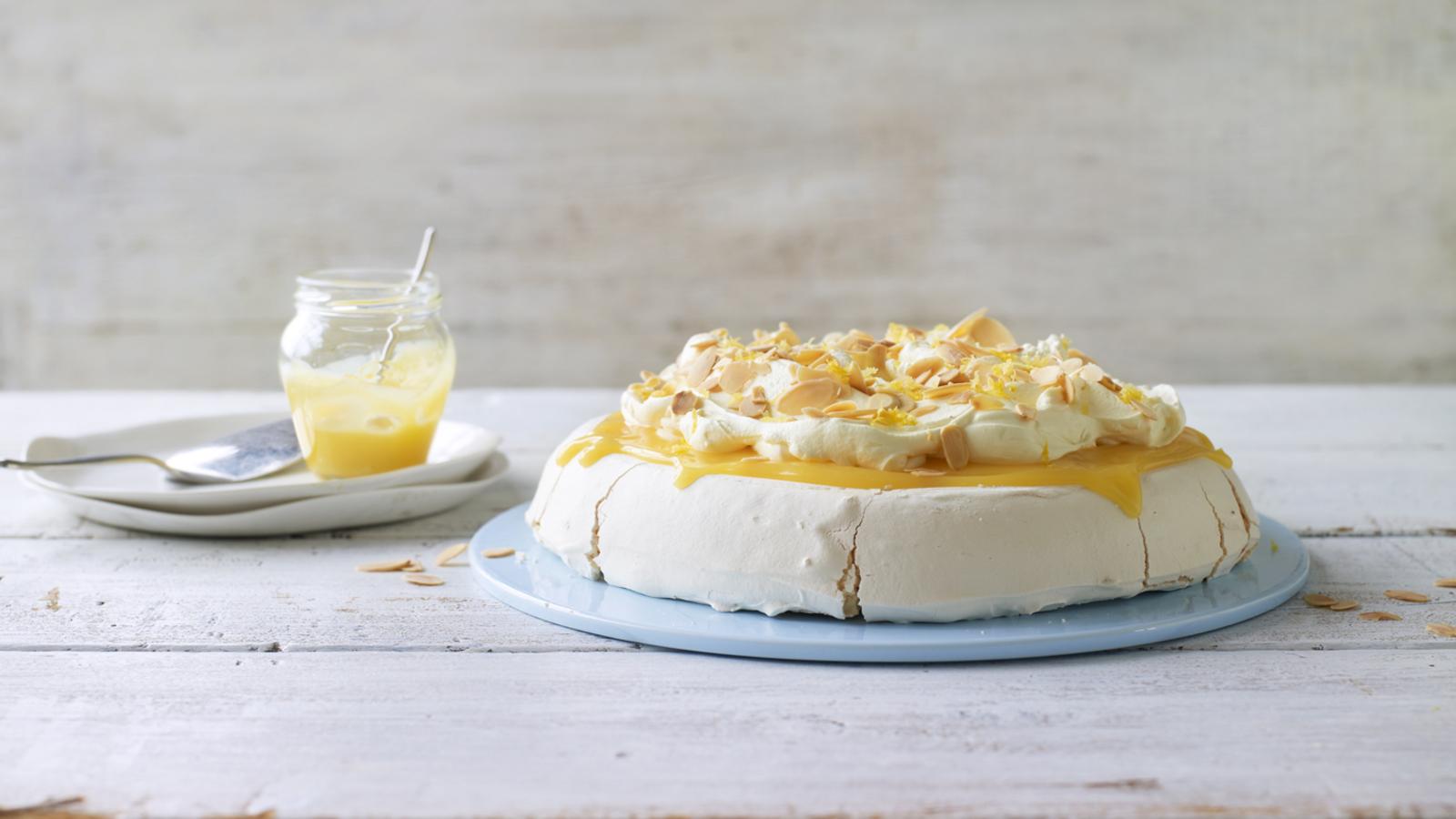 Lemon pavlova