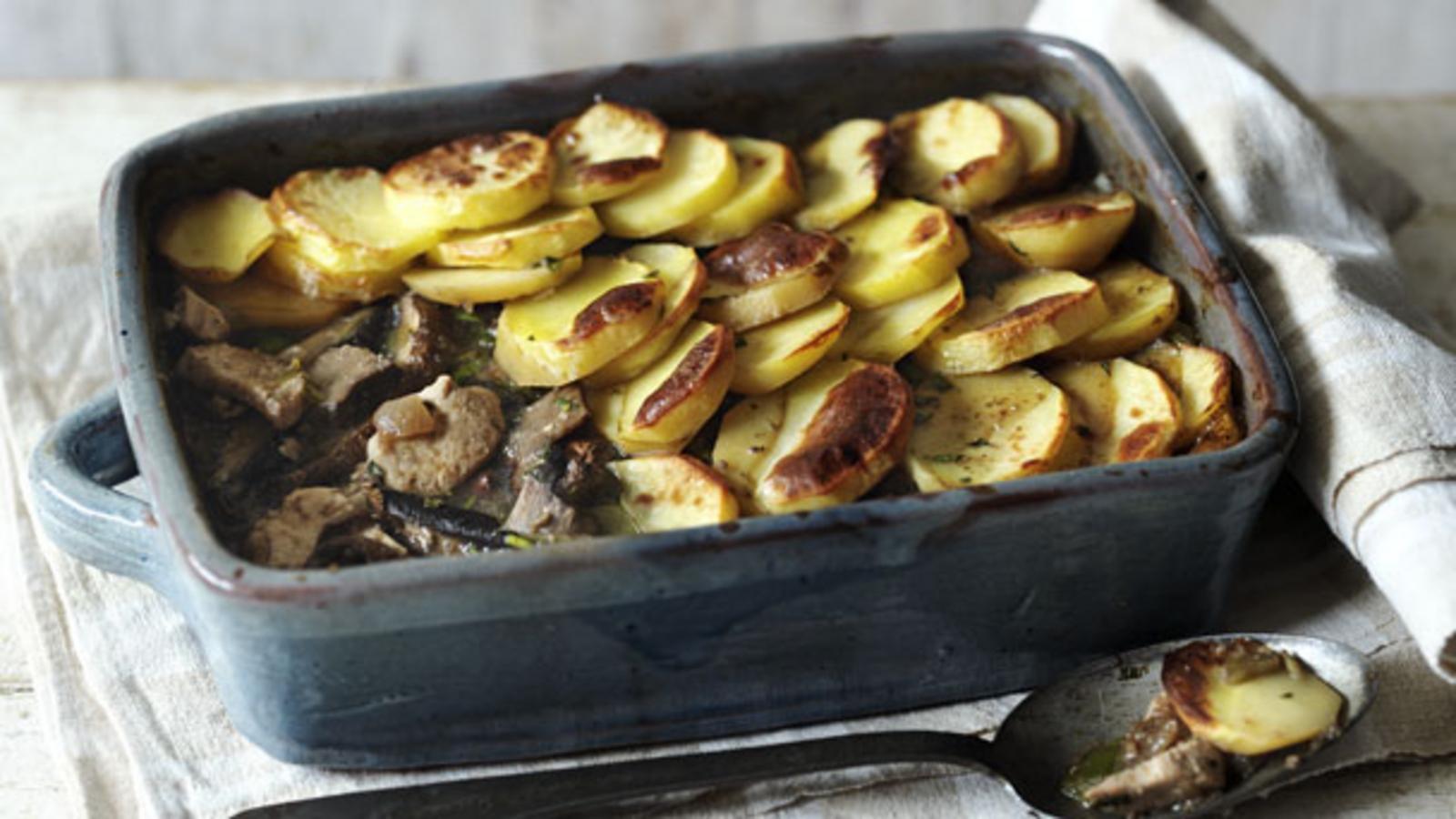 Low-fat chicken and mushroom pie