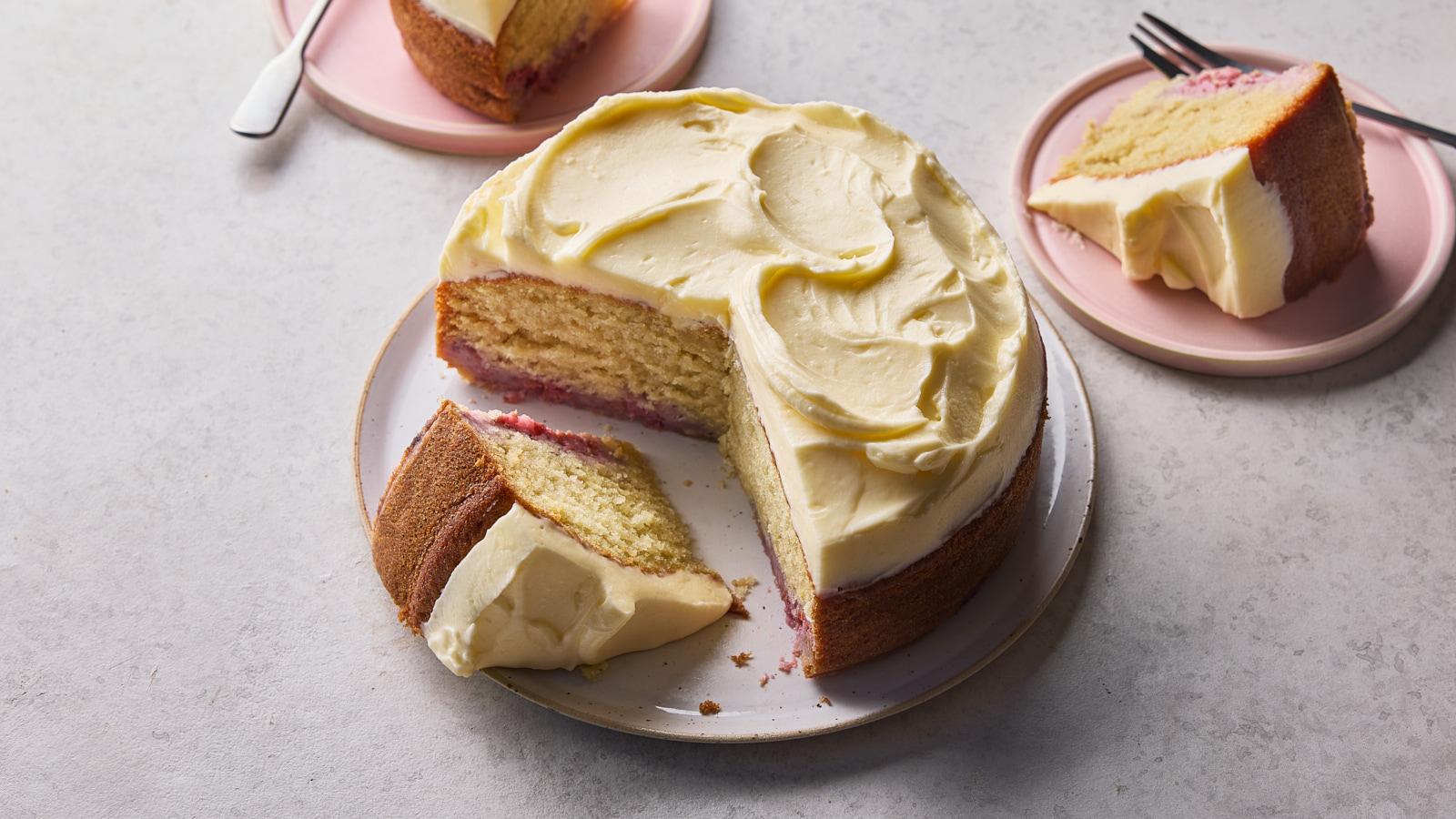 One-bowl vanilla cake with cream cheese icing 