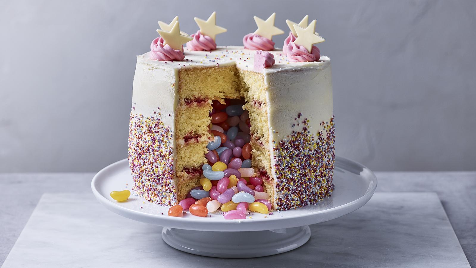Piñata cake
