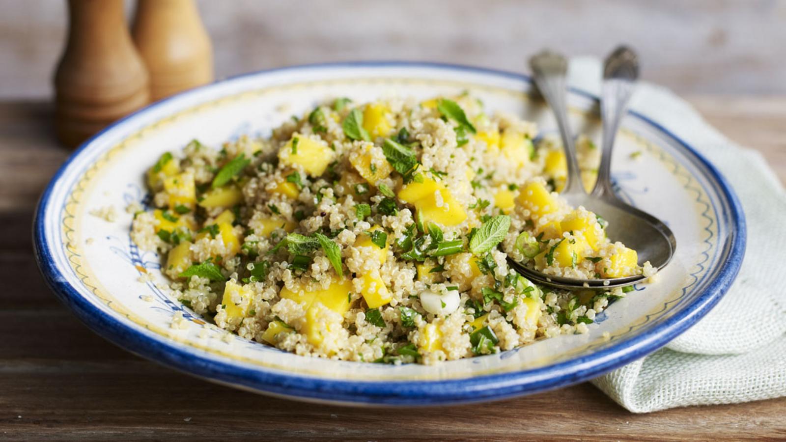 Quinoa salad with mint and mango