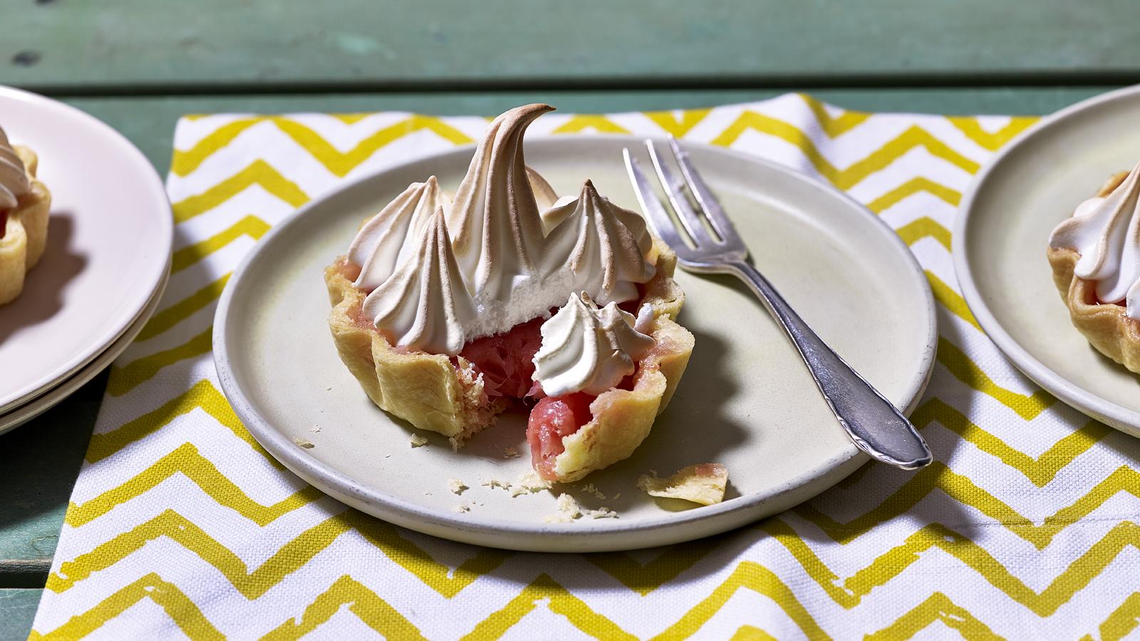 Rhubarb meringue tarts