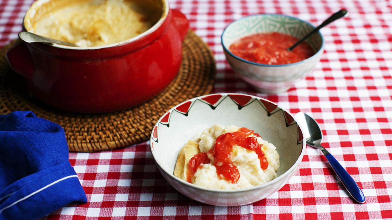 Rice pudding with fresh strawberries