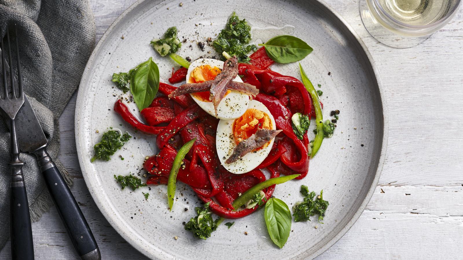 Salad of peppers, anchovies and hard-boiled eggs (salade collioure)