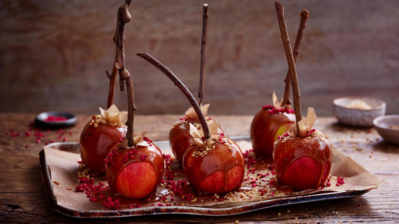 Toffee apples перевод. Toffee Apples Halloween. Запеченные яблоки фуд фото. Eat Toffee Apples. Bonfire Night the Toffee Apple.