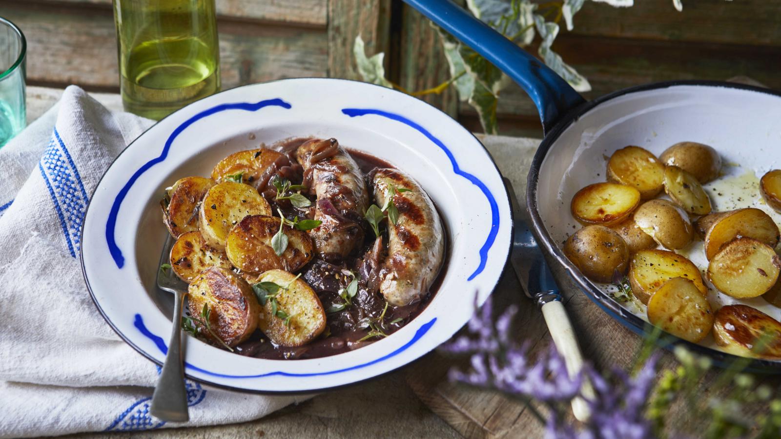 Sausage with fried potatoes and onion gravy