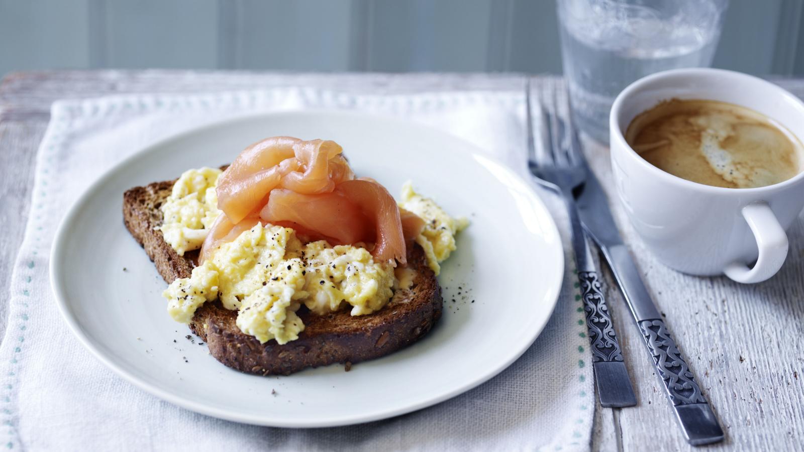 Scrambled egg and toast with smoked salmon