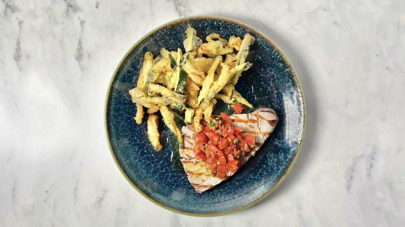 Seared tuna with tomato, red pepper and chilli salsa