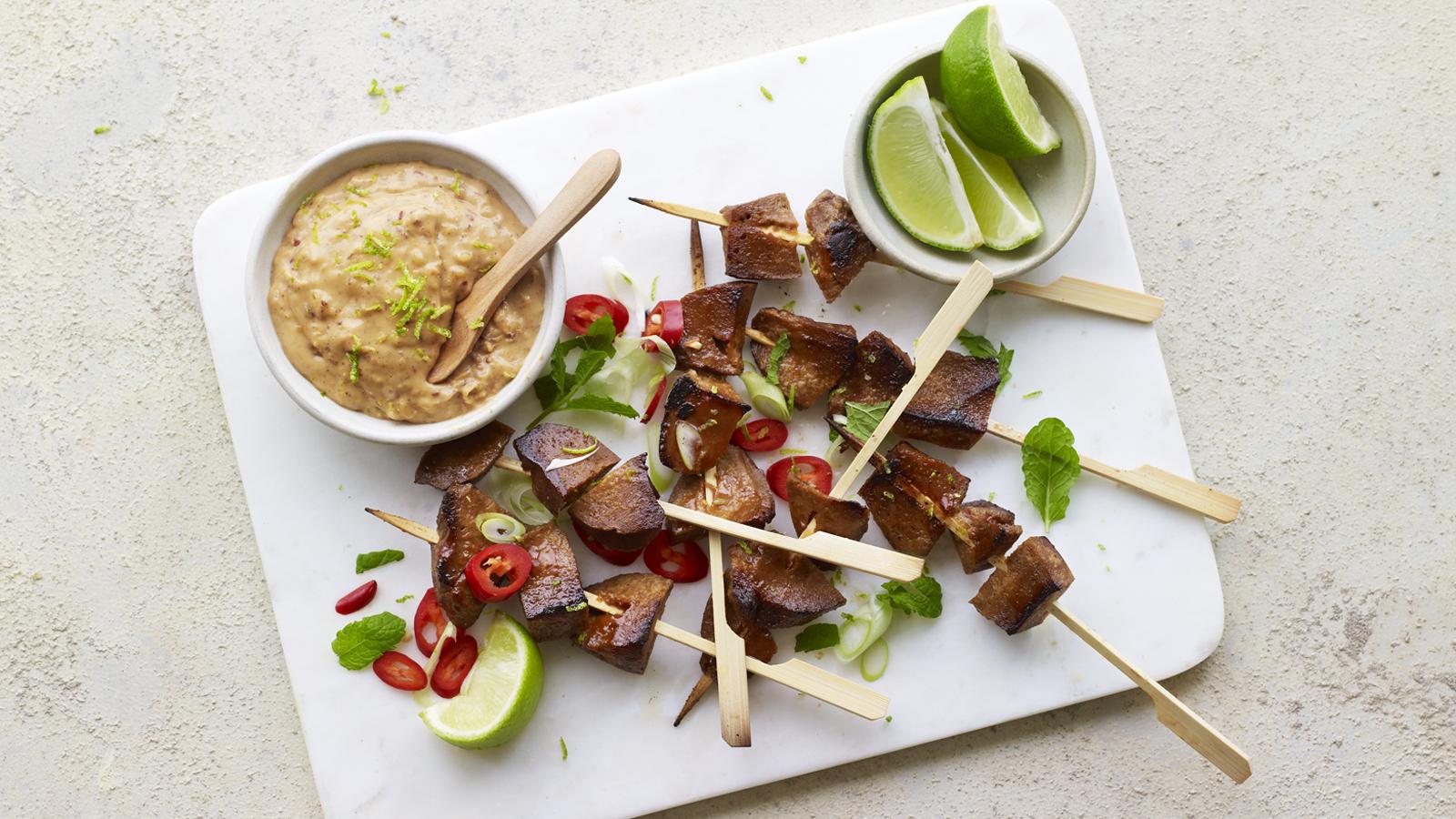 Seitan skewers with easy satay sauce