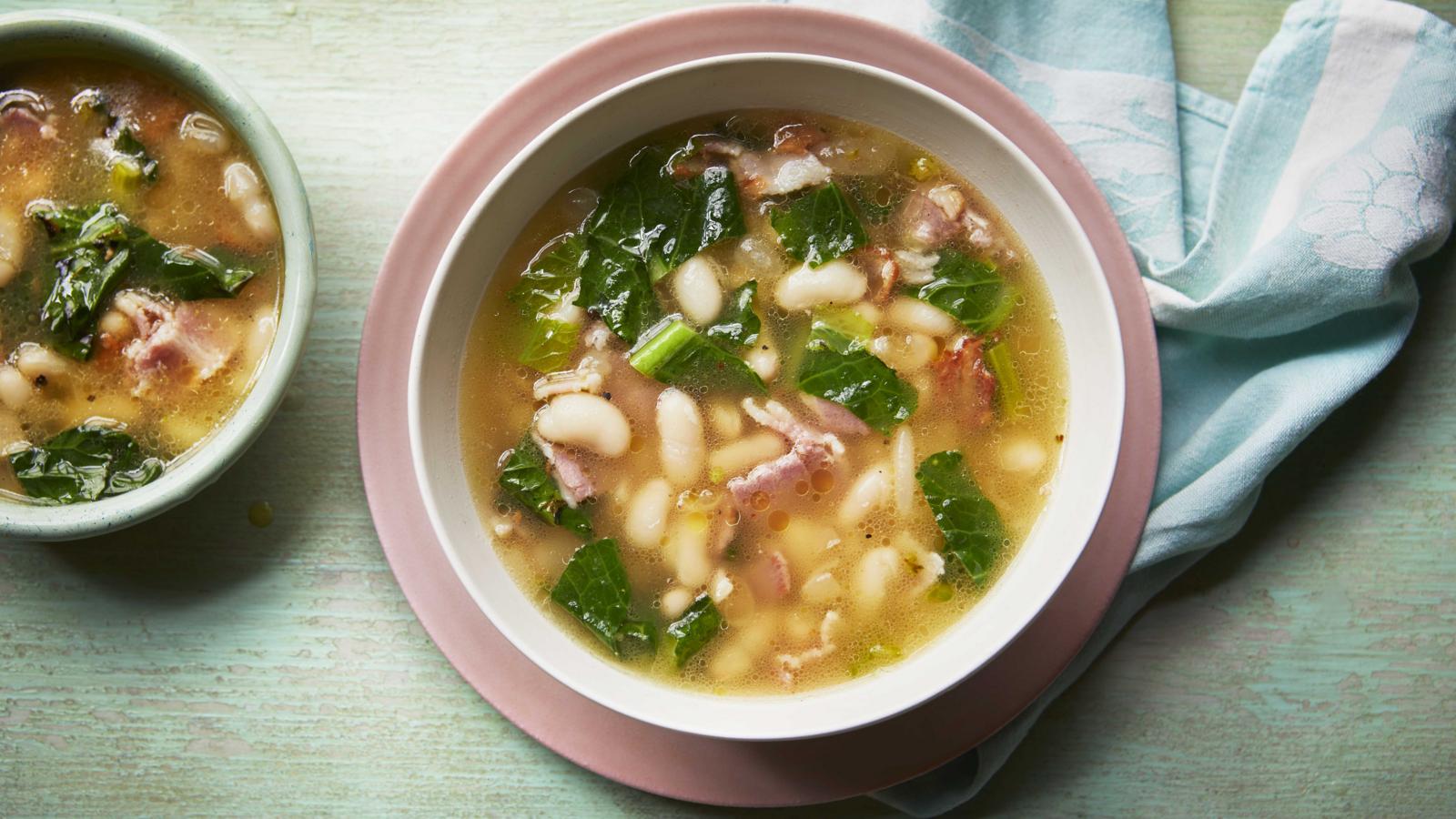 Simple white bean and bacon soup