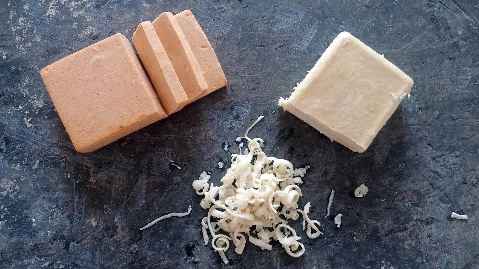 Sliceable cashew "cheese"