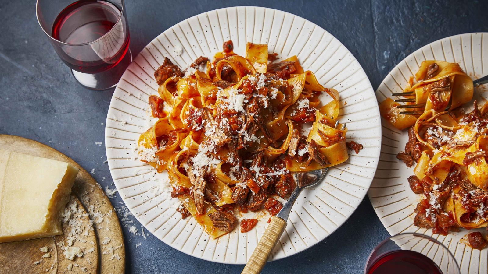 Slow cooker beef ragù