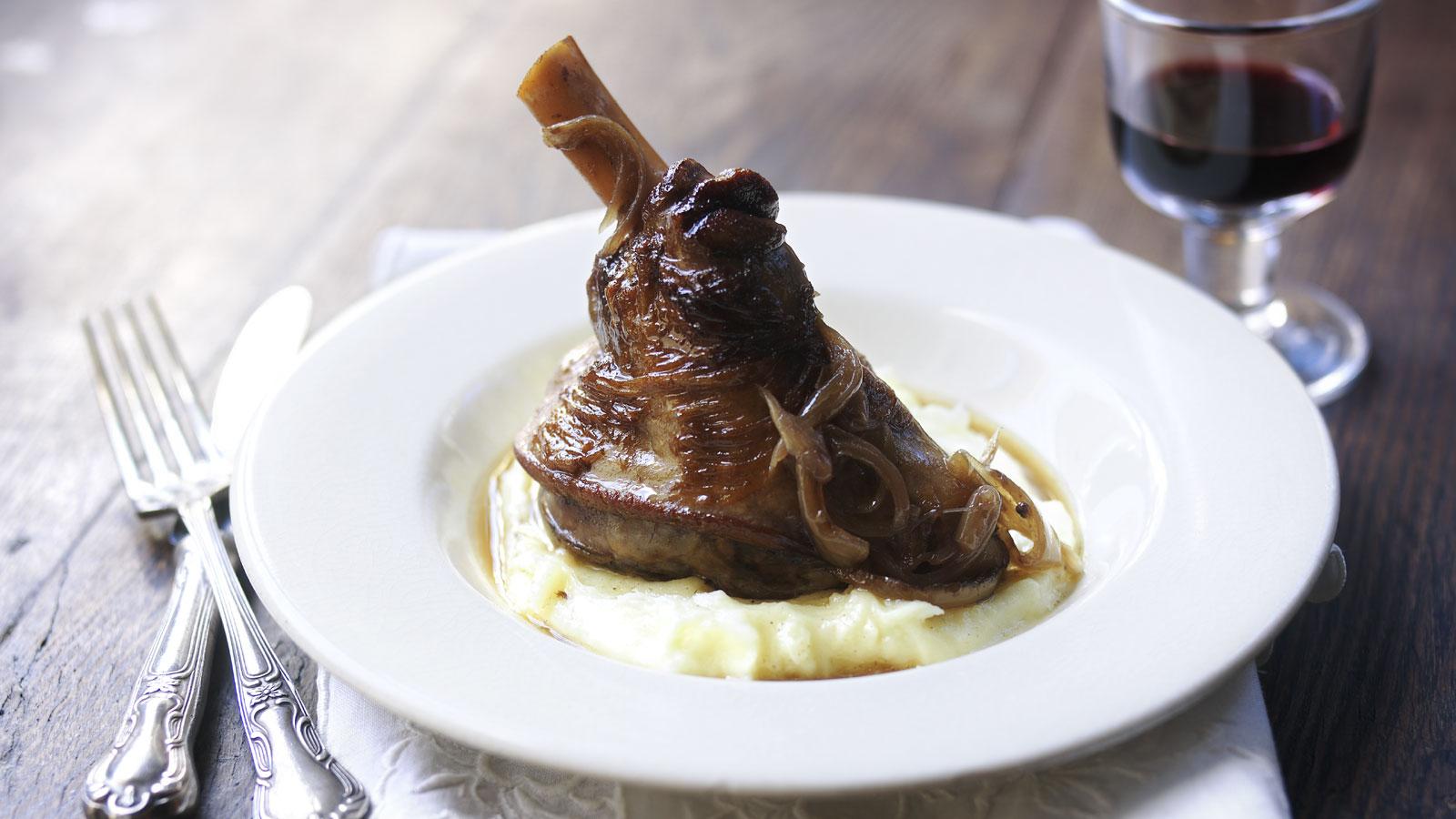 Slow cooker lamb shanks