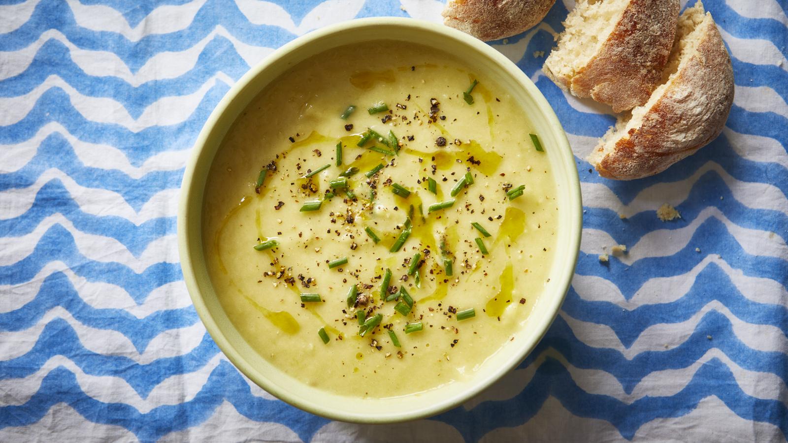 Slow cooker leek and potato soup 