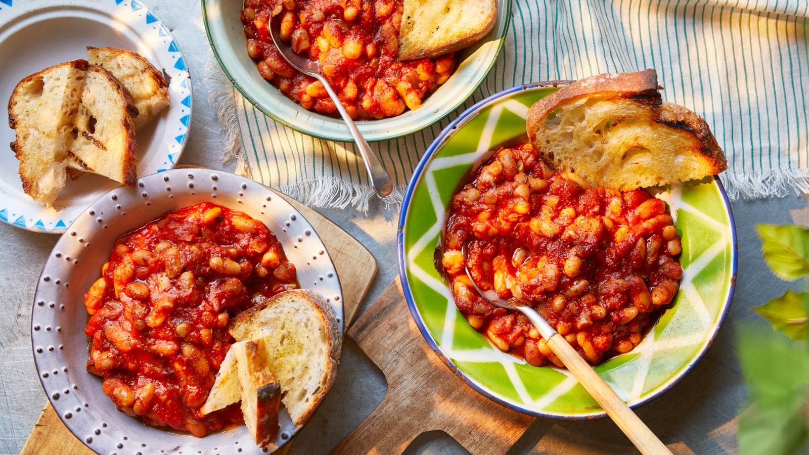 Slow cooker paprika and pepper baked beans