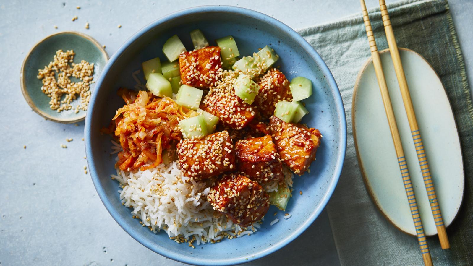 Spicy salmon bite rice bowls 