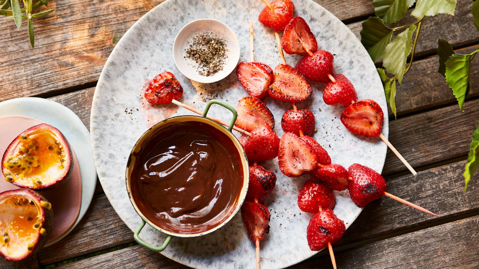 Barbecue strawberry skewers with chocolate sauce