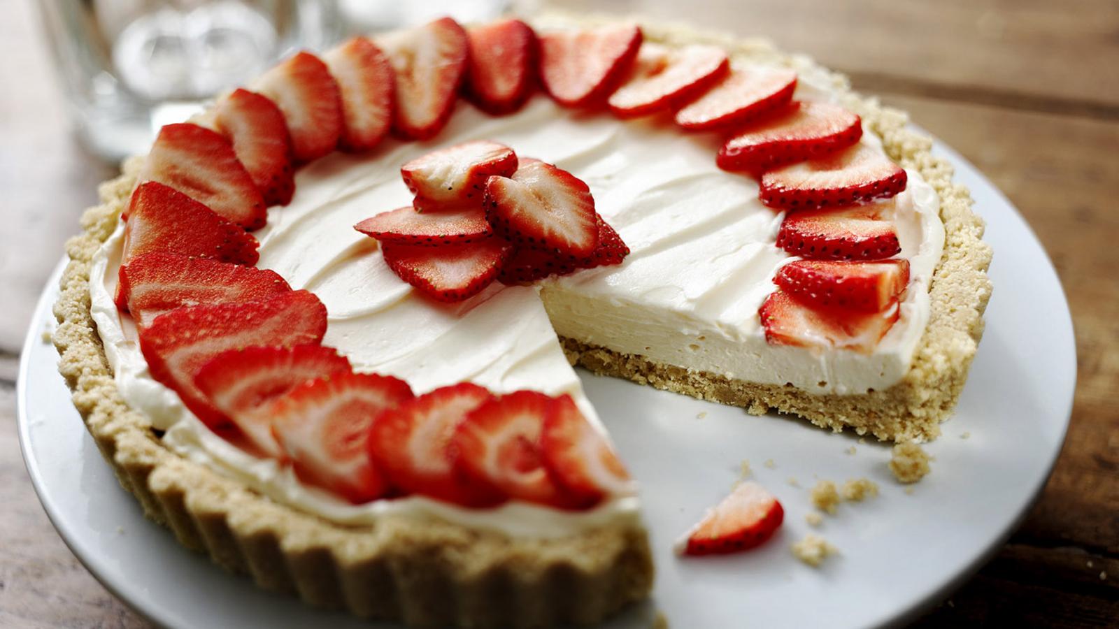 Strawberry mascarpone tart