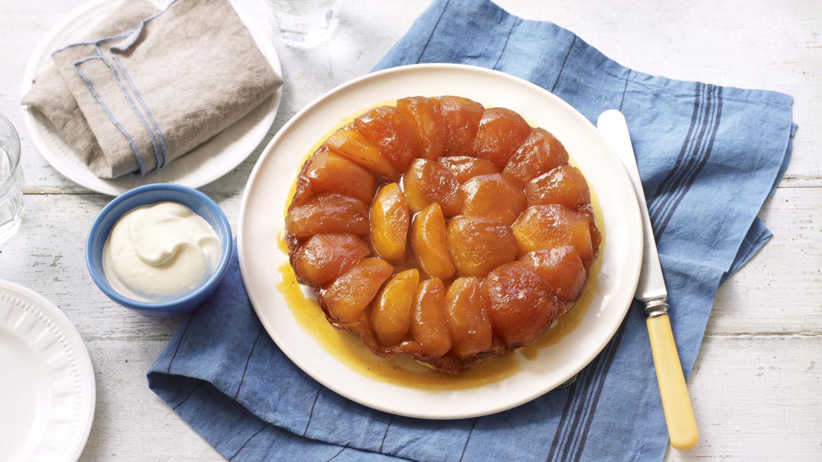 Tarte tatin with calvados cream