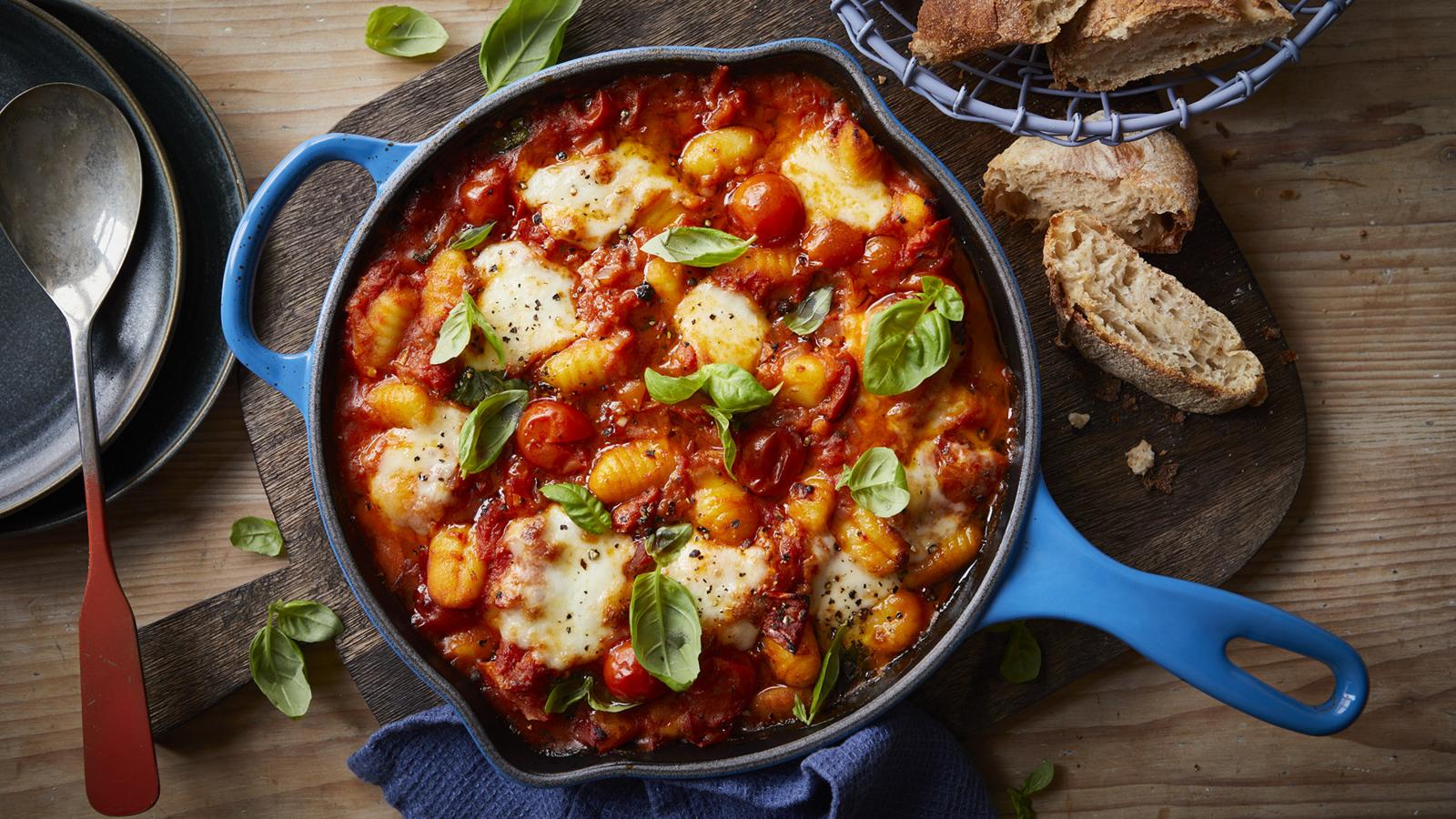 Tomato and mozzarella gnocchi bake 