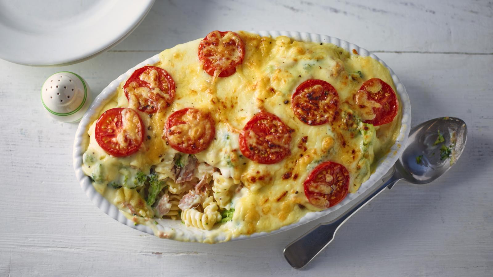 Tuna and broccoli pasta bake recipe - BBC Food