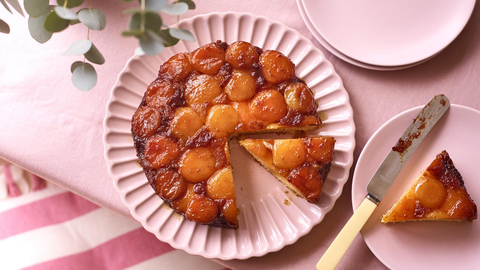 Apricot upside-down cake 