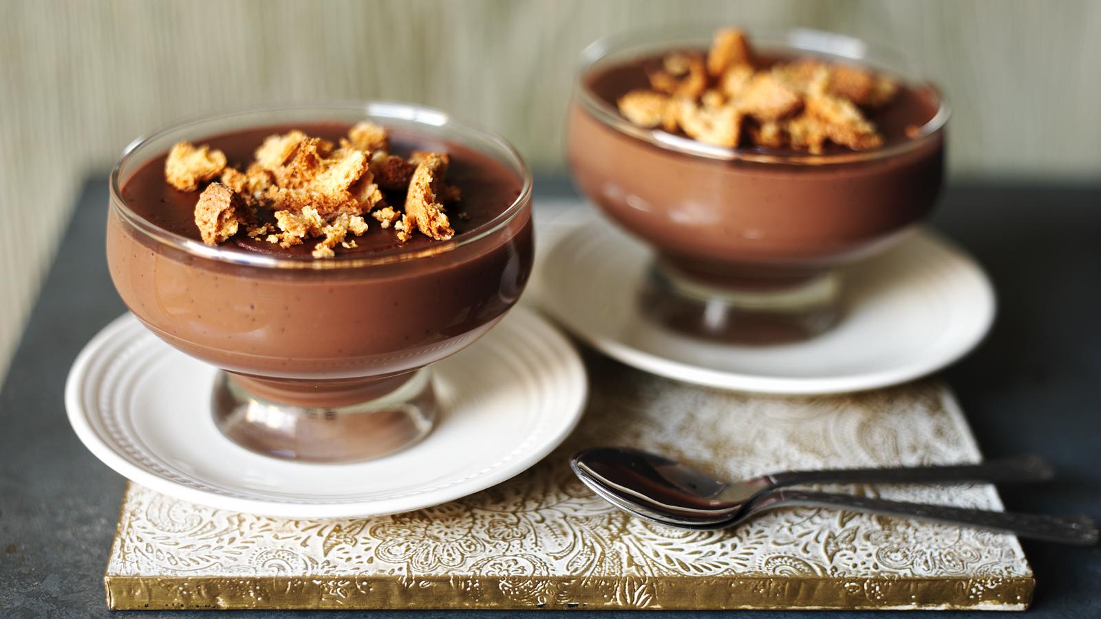 Warm chocolate and amaretto pudding 