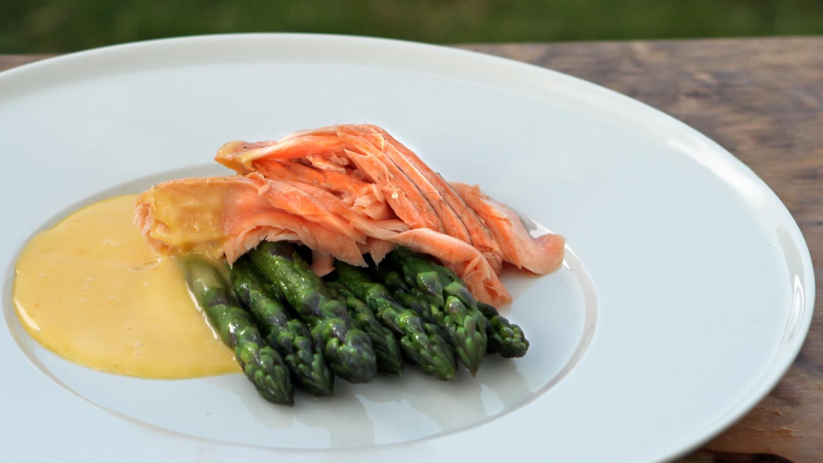 Wild Salmon With Asparagus And Hollandaise Sauce Recipe Bbc Food 8064