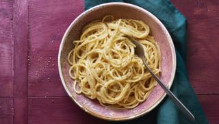 Easy spaghetti carbonara recipe - BBC Food