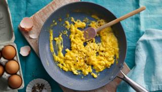 Microwave scrambled eggs recipe - BBC Food