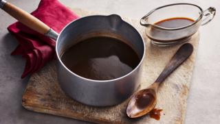 https://ichef.bbci.co.uk/food/ic/food_16x9_320/recipes/red_wine_gravy_75820_16x9.jpg