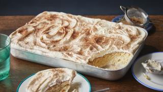 Bolo de cenoura recipe - BBC Food