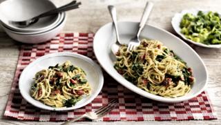 Easy spaghetti carbonara recipe - BBC Food