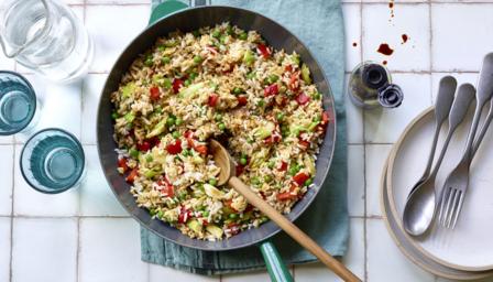 Budget egg-fried rice recipe - BBC Food