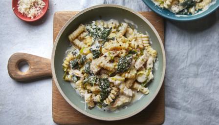 Creamy chicken pasta recipe - BBC Food