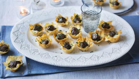 Mini beef Wellington tartlets recipe - BBC Food