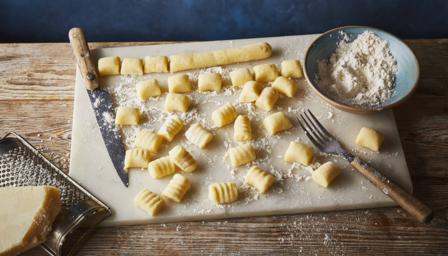 Air fryer gnocchi with pesto dip recipe - BBC Food
