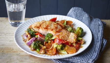 Lodge Cook-It-All - Grilling Salmon & Stir Fry Veggies 